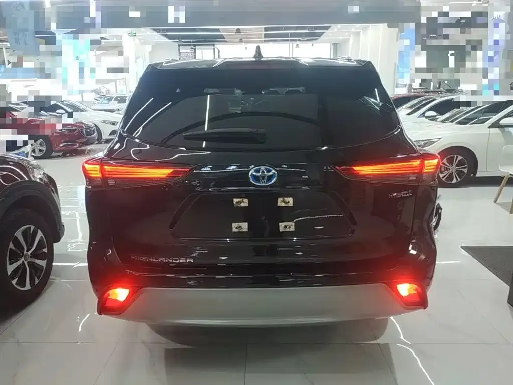 Toyota Highlander — фото 8