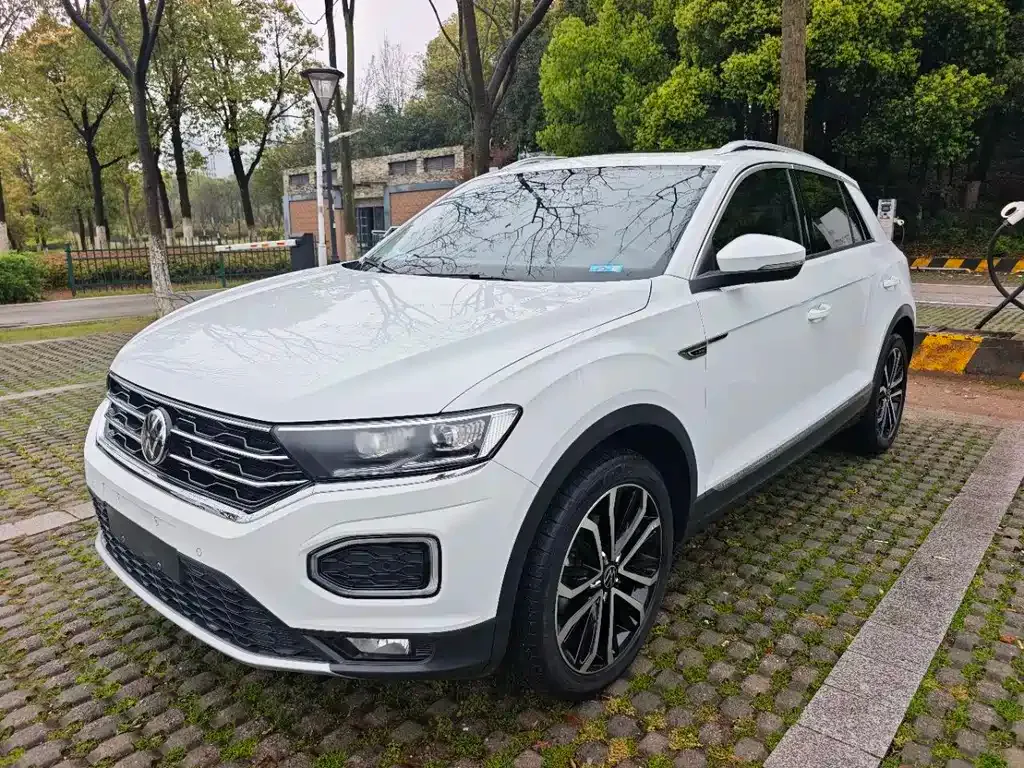 Volkswagen T-Roc — фото 1