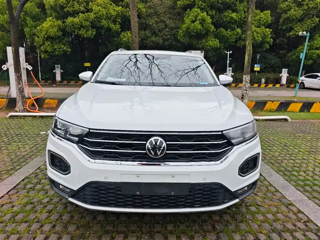 Volkswagen T-Roc — фото 10