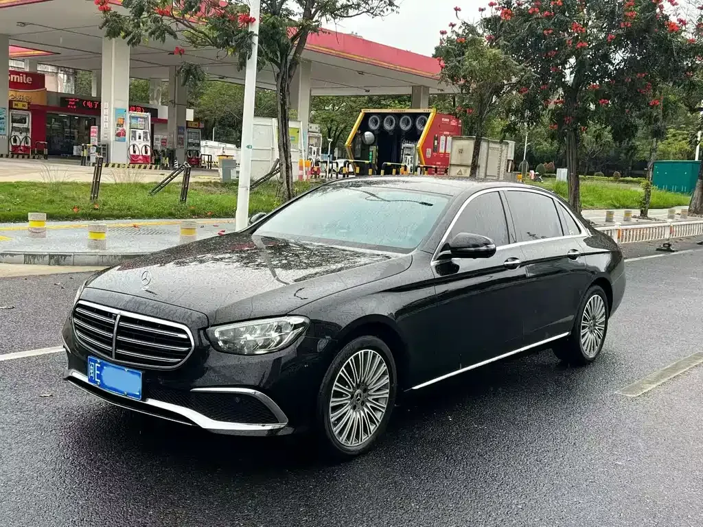 Mercedes-Benz E-Class — фото 1