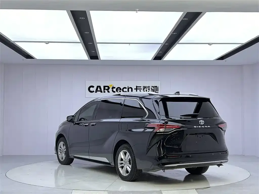 Toyota Sienna — фото 10