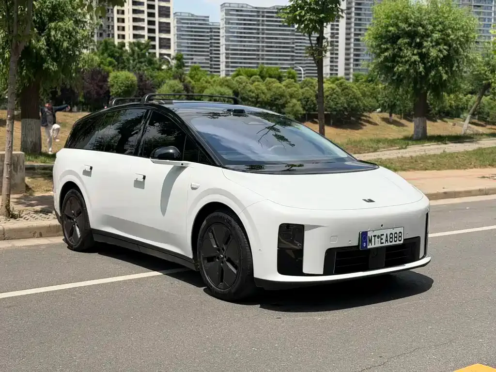 Li Auto i8