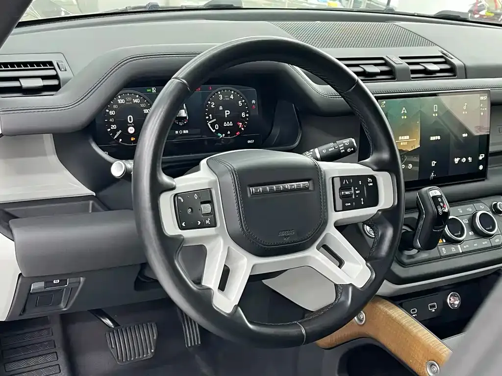Land Rover Defender — фото 10