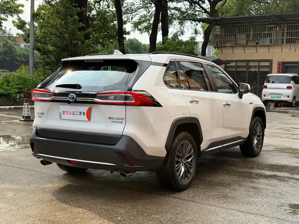 Toyota Wildlander — фото 10
