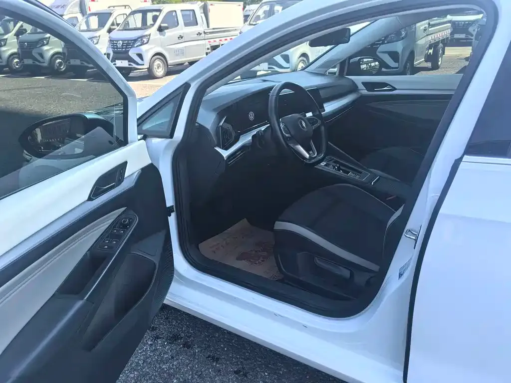 Volkswagen Golf 2021 из CN, фото 4