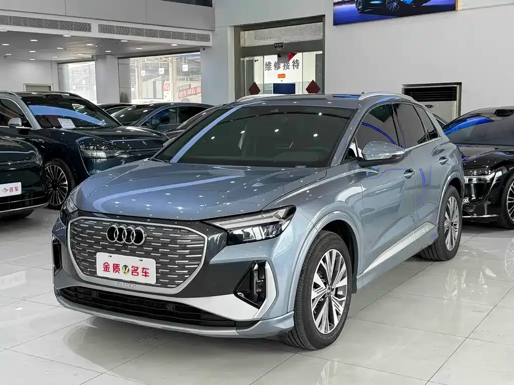Audi Q4 e-tron — фото 1