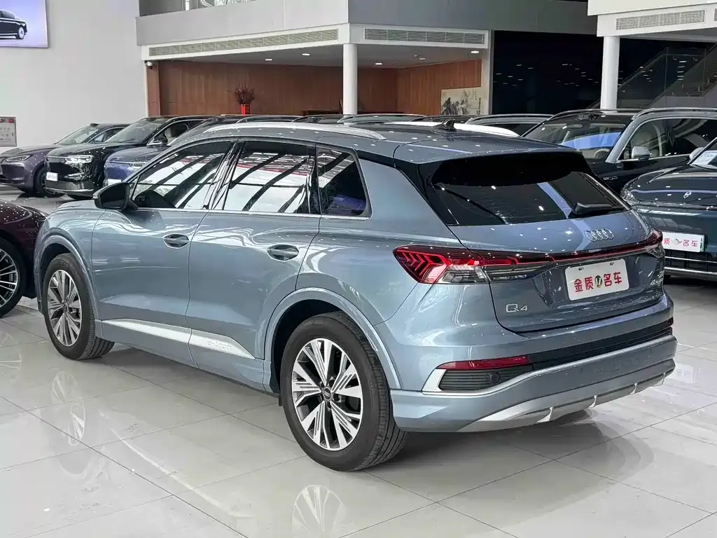 Audi Q4 e-tron — фото 8