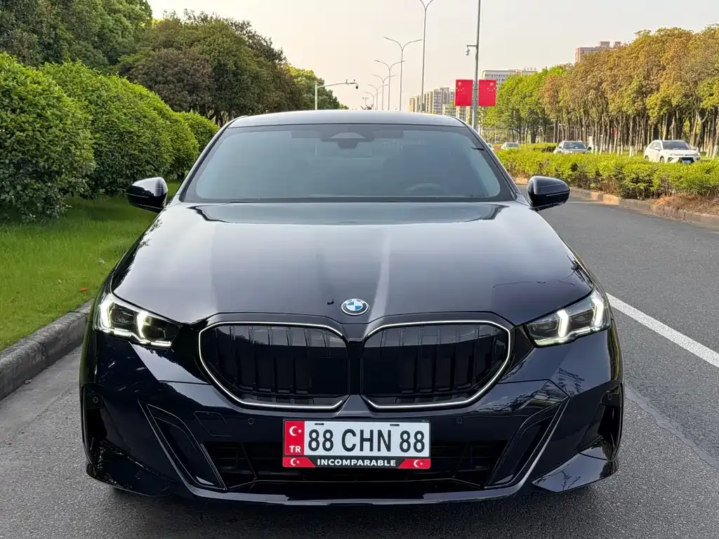 BMW 5 Series — фото 10