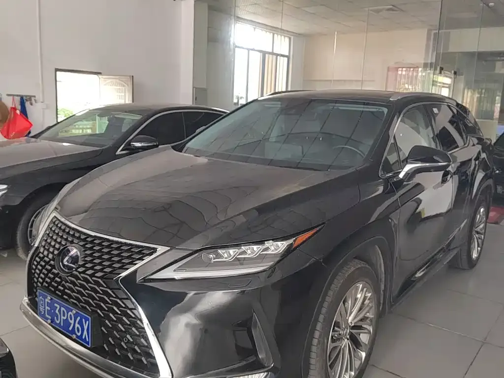 Lexus RX — фото 1