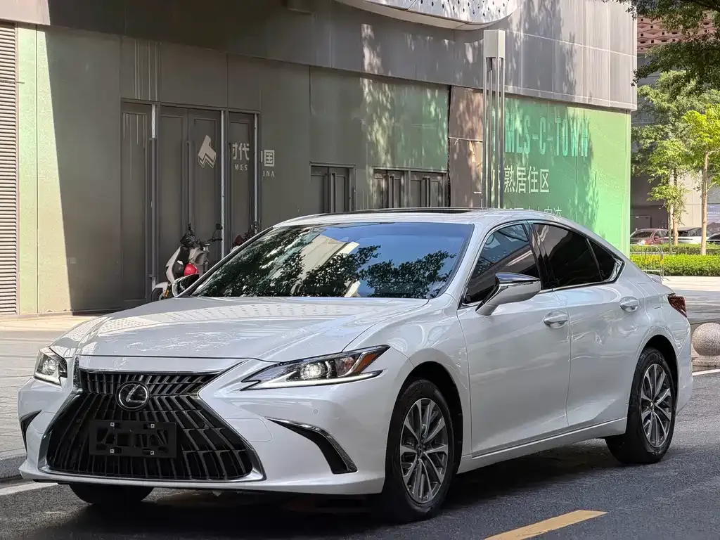 Lexus ES — фото 1