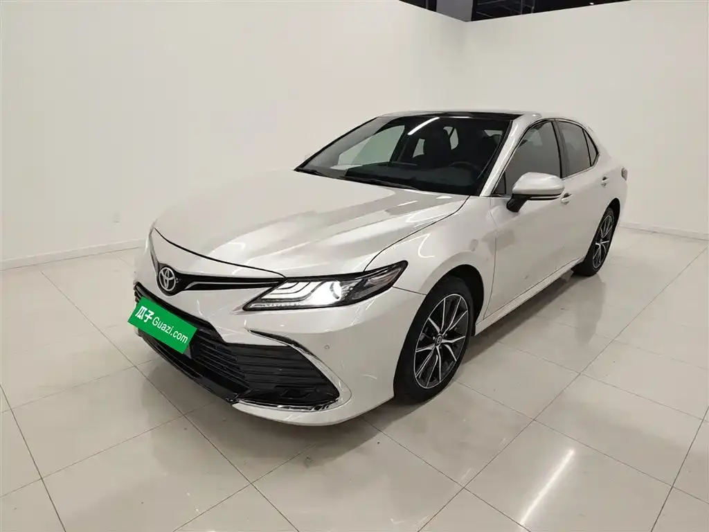 Toyota Camry — фото 3