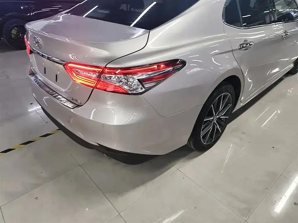 Toyota Camry — фото 8