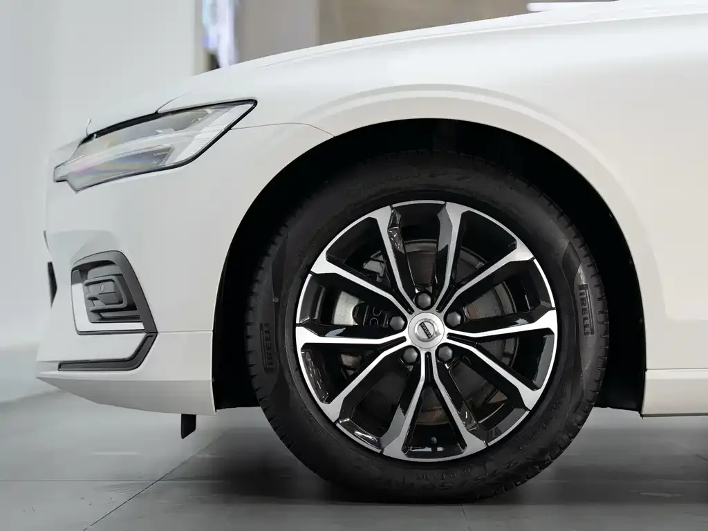Volvo S60 — фото 5