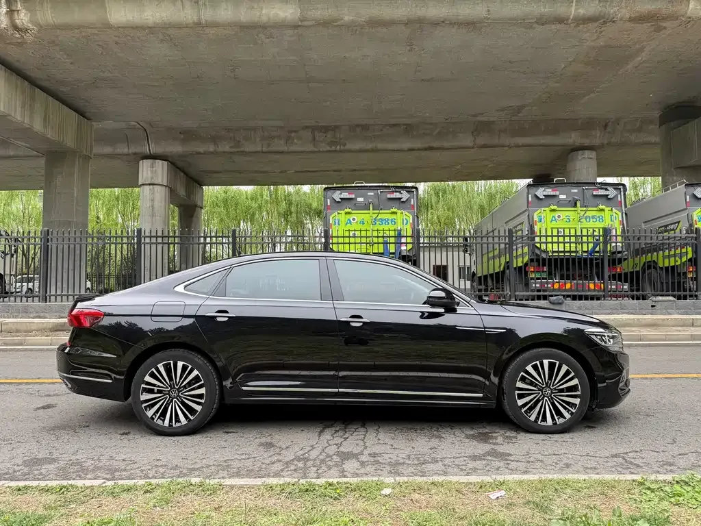 Volkswagen Passat — фото 8