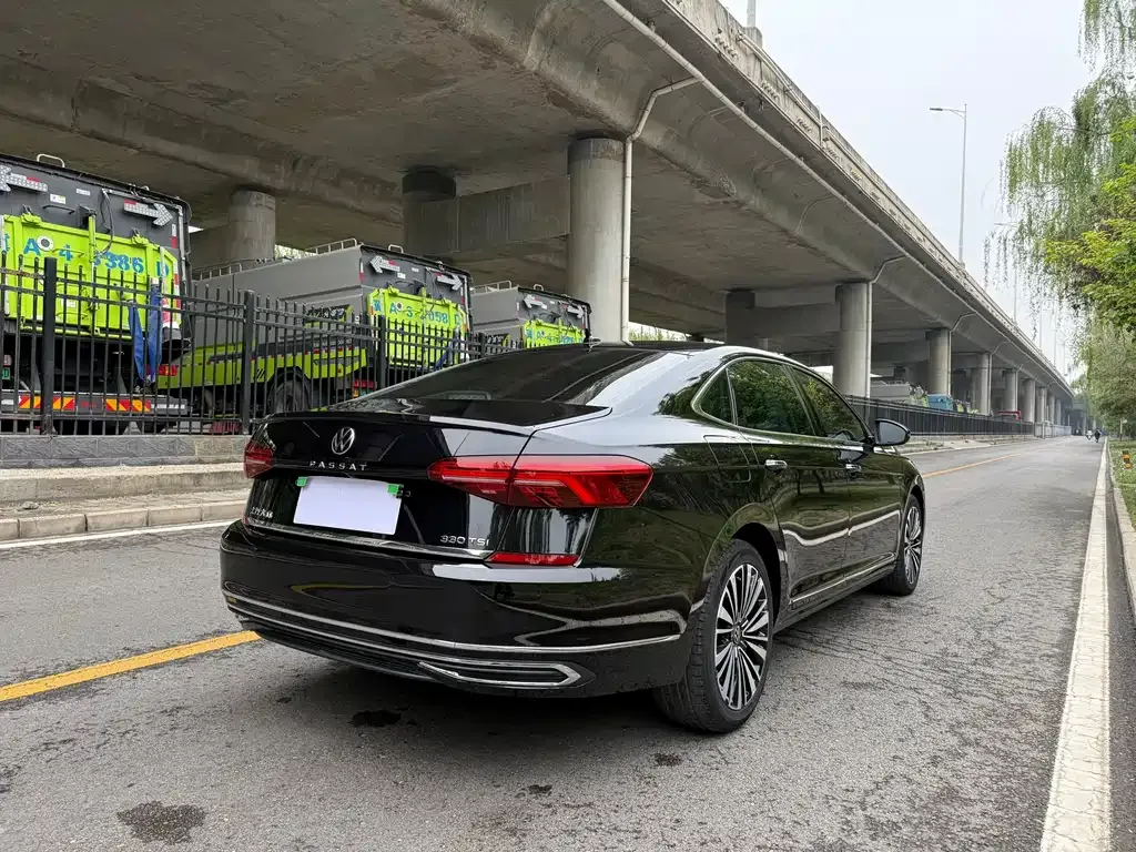 Volkswagen Passat — фото 4
