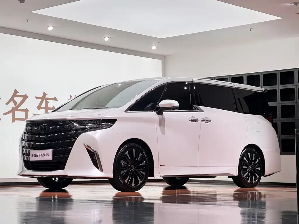Toyota Alphard — фото 1