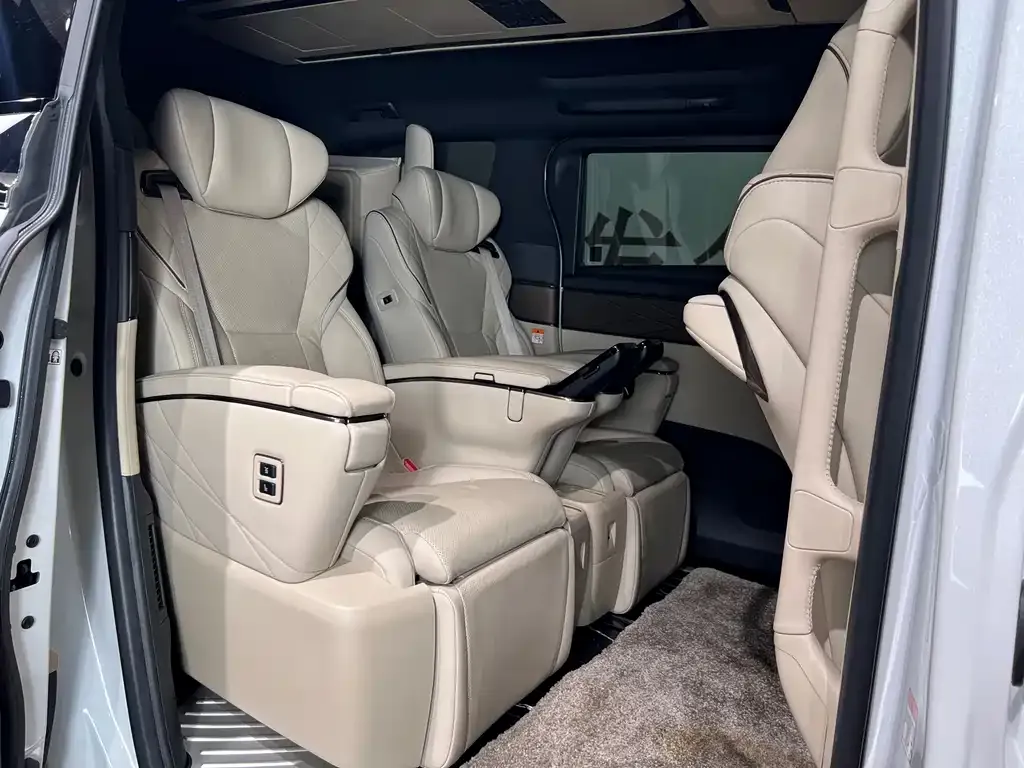 Toyota Alphard — фото 8