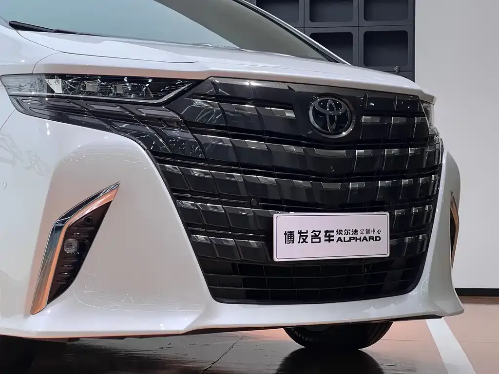 Toyota Alphard — фото 9