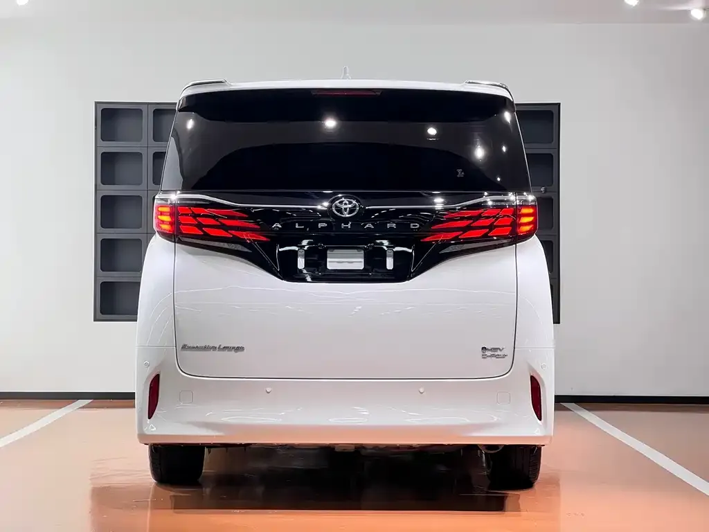 Toyota Alphard — фото 5