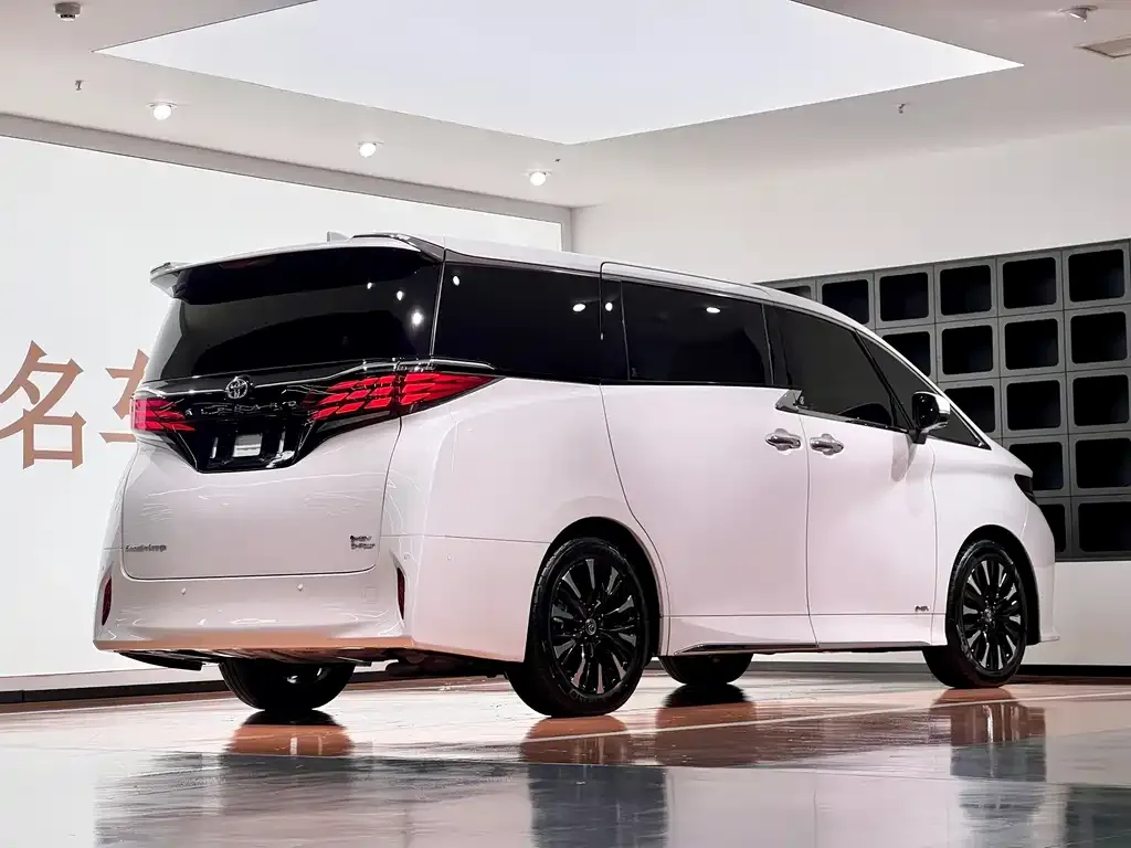 Toyota Alphard — фото 7
