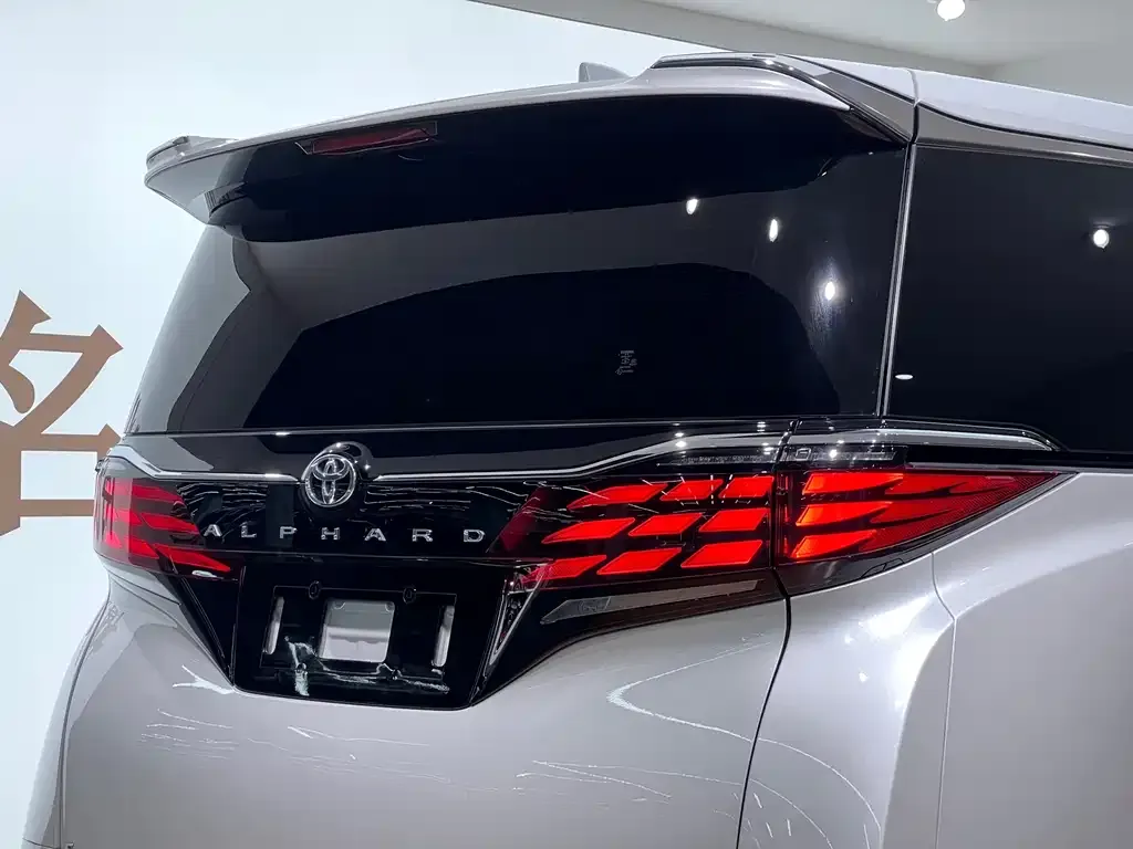 Toyota Alphard — фото 3