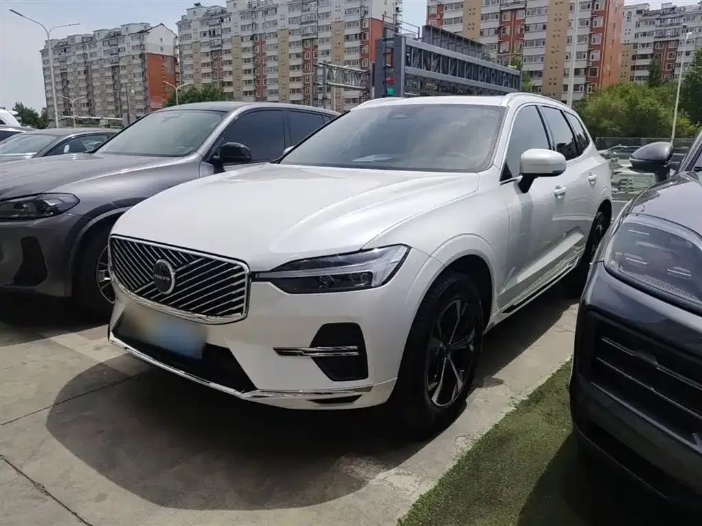 Volvo XC60 — фото 1