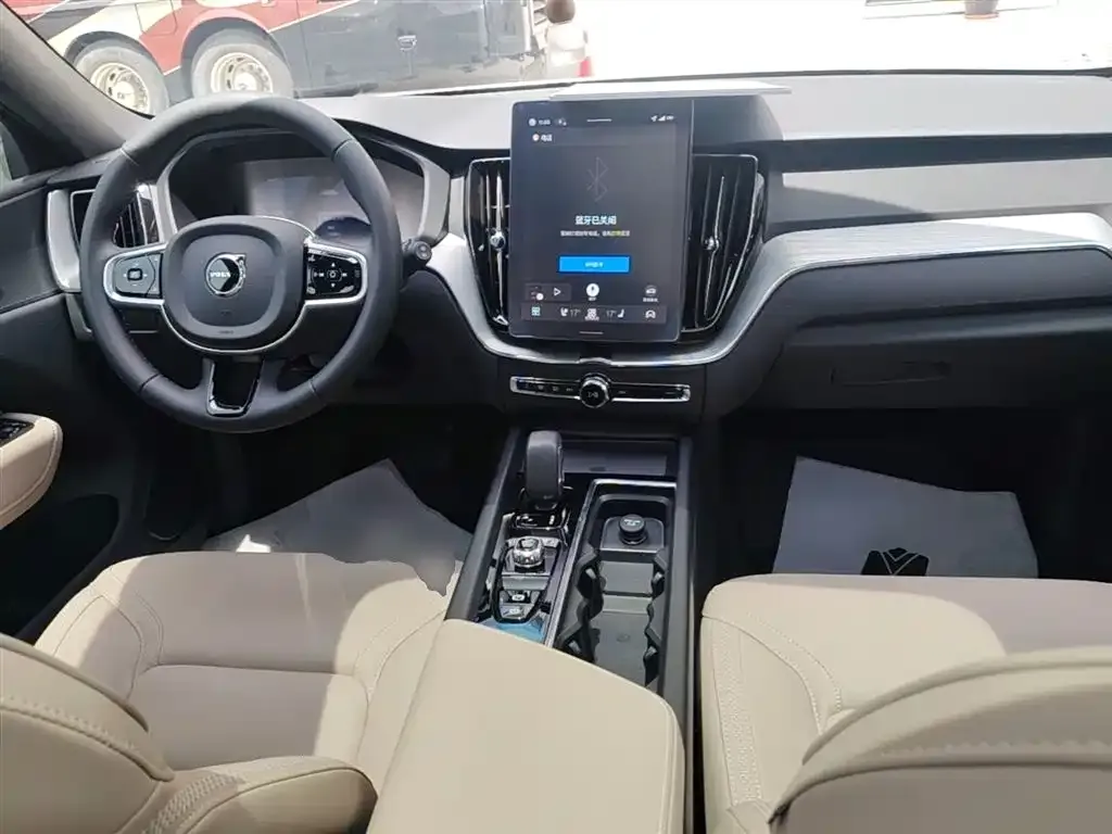 Volvo XC60 — фото 4