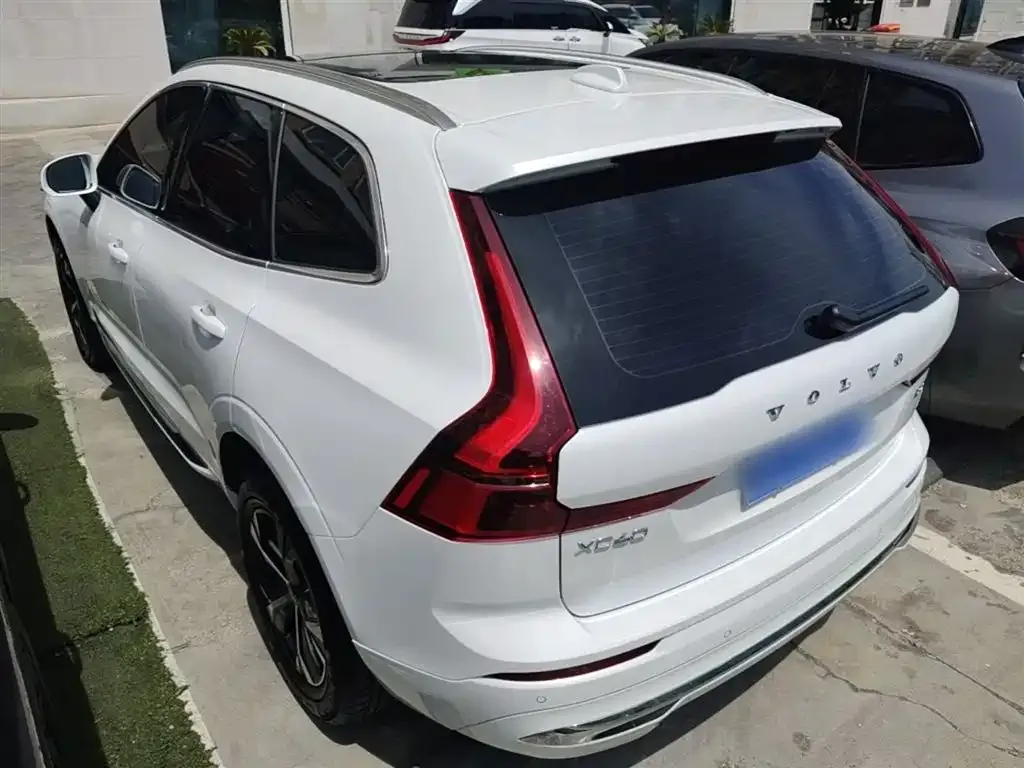 Volvo XC60 — фото 7
