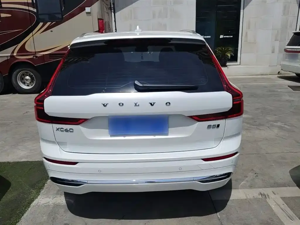 Volvo XC60 — фото 10