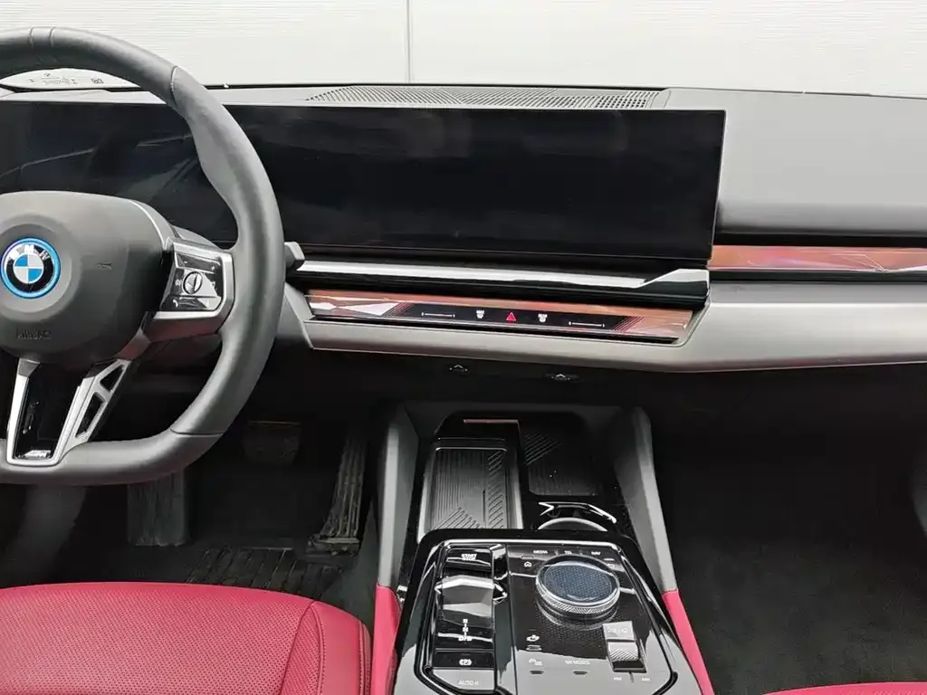 BMW i5 — фото 8