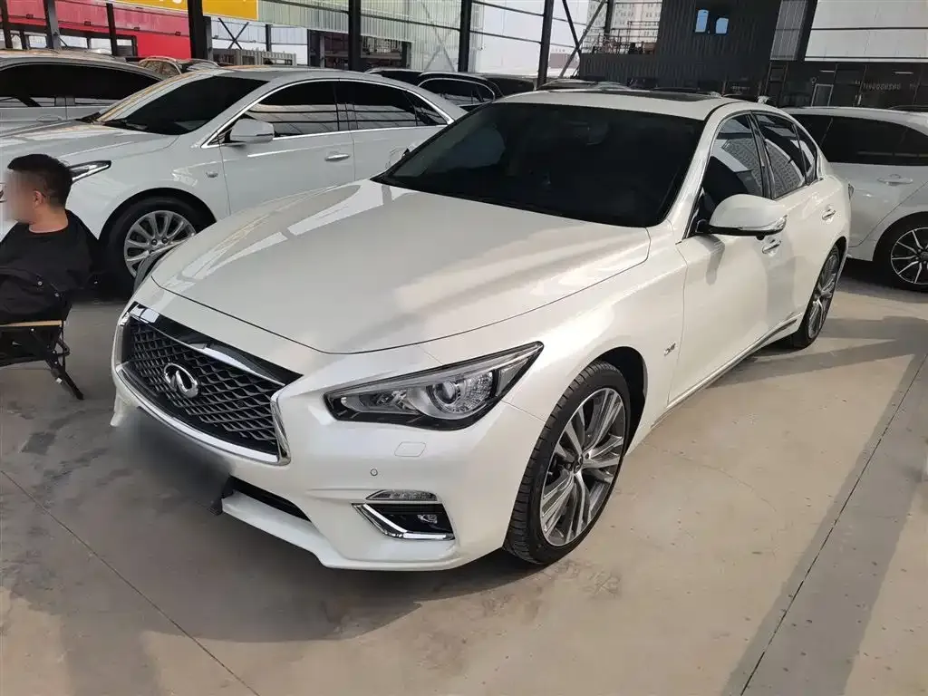 Infiniti Q50L