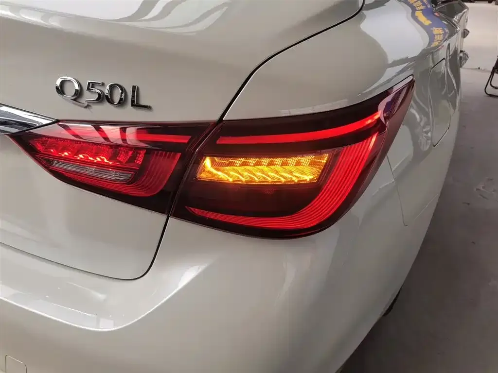 Infiniti Q50L 2023 из CN, фото 2