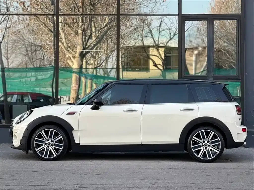 MINI Clubman — фото 3