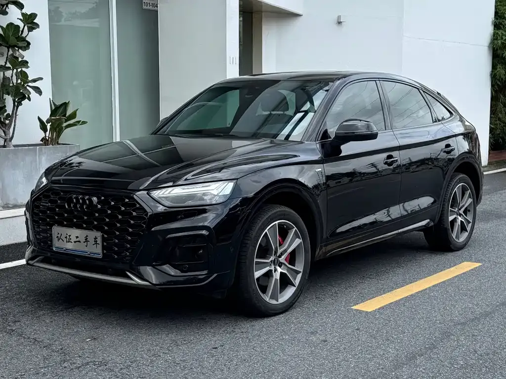 Audi Q5L Sportback — фото 1