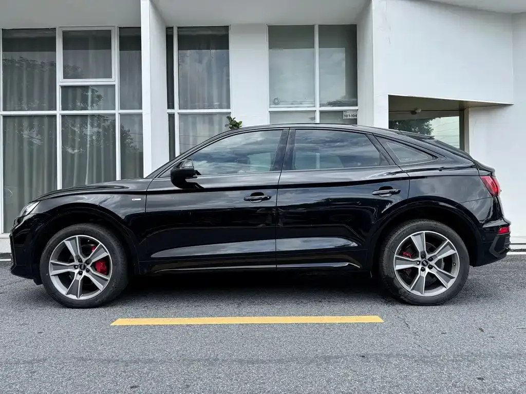Audi Q5L Sportback — фото 9