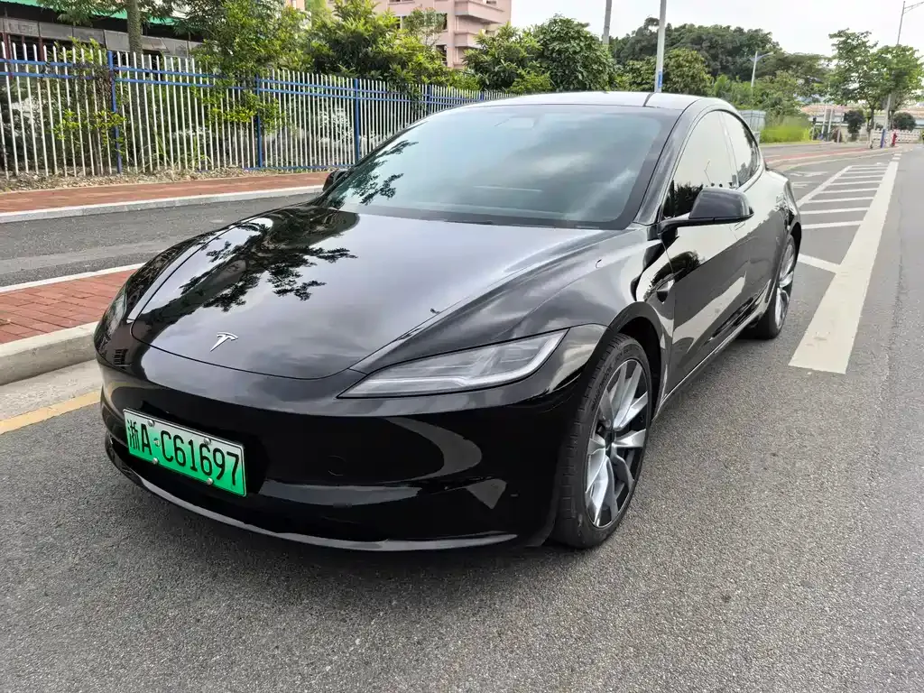 Tesla Model 3 — фото 1