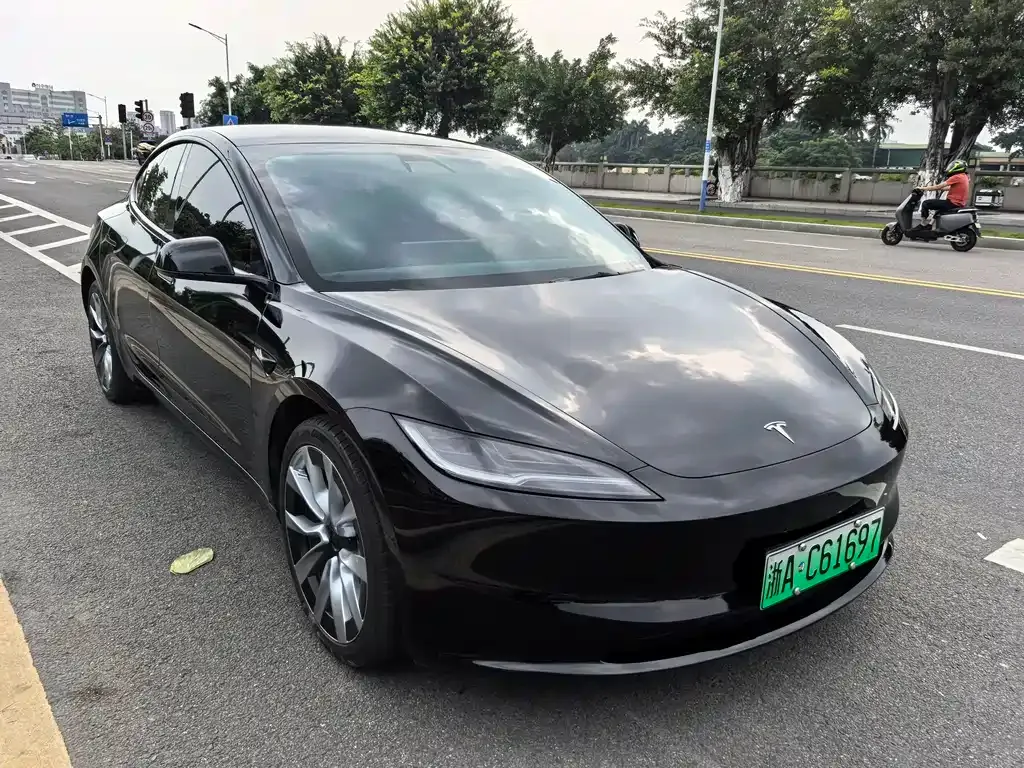 Tesla Model 3 — фото 7