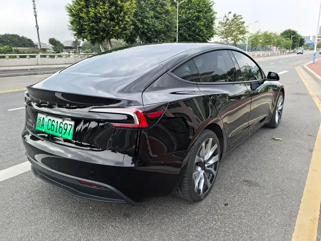 Tesla Model 3 — фото 9