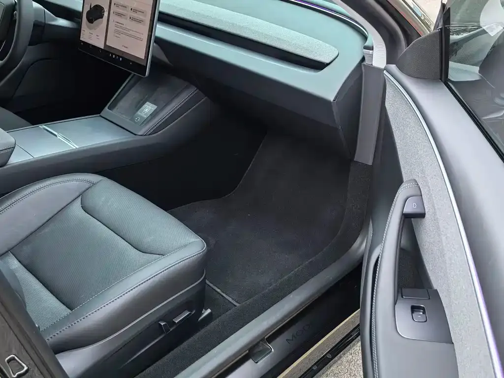 Tesla Model 3 — фото 3