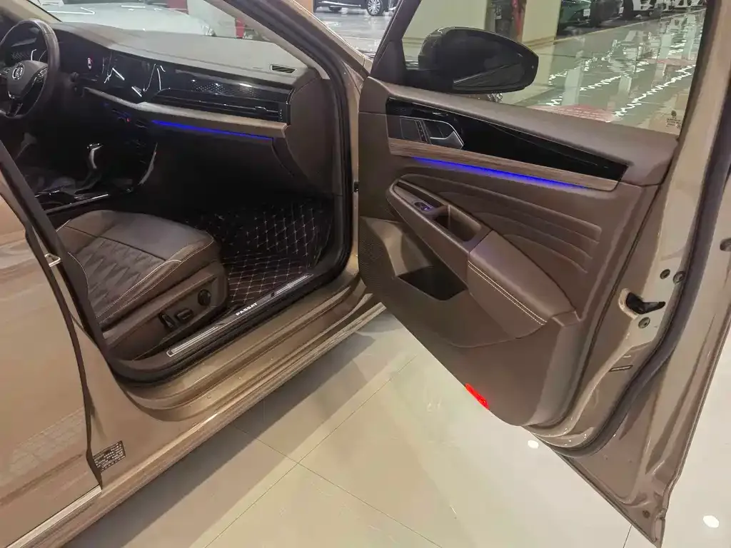 Volkswagen Passat — фото 8