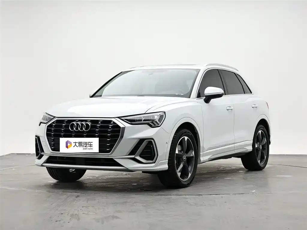Audi Q3 — фото 1