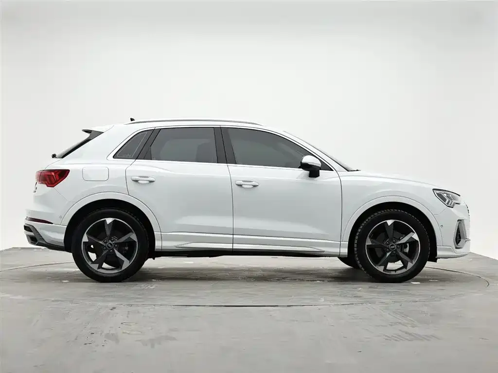 Audi Q3 — фото 8