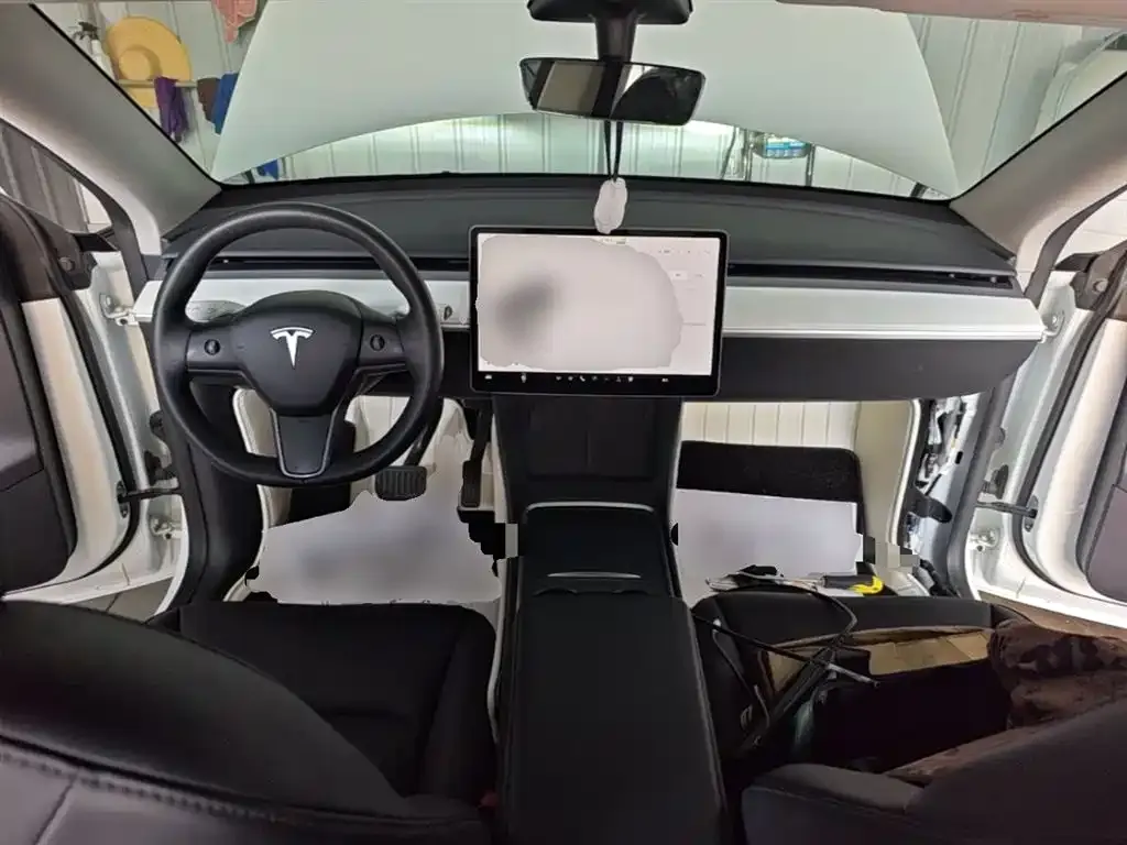Tesla Model Y — фото 3