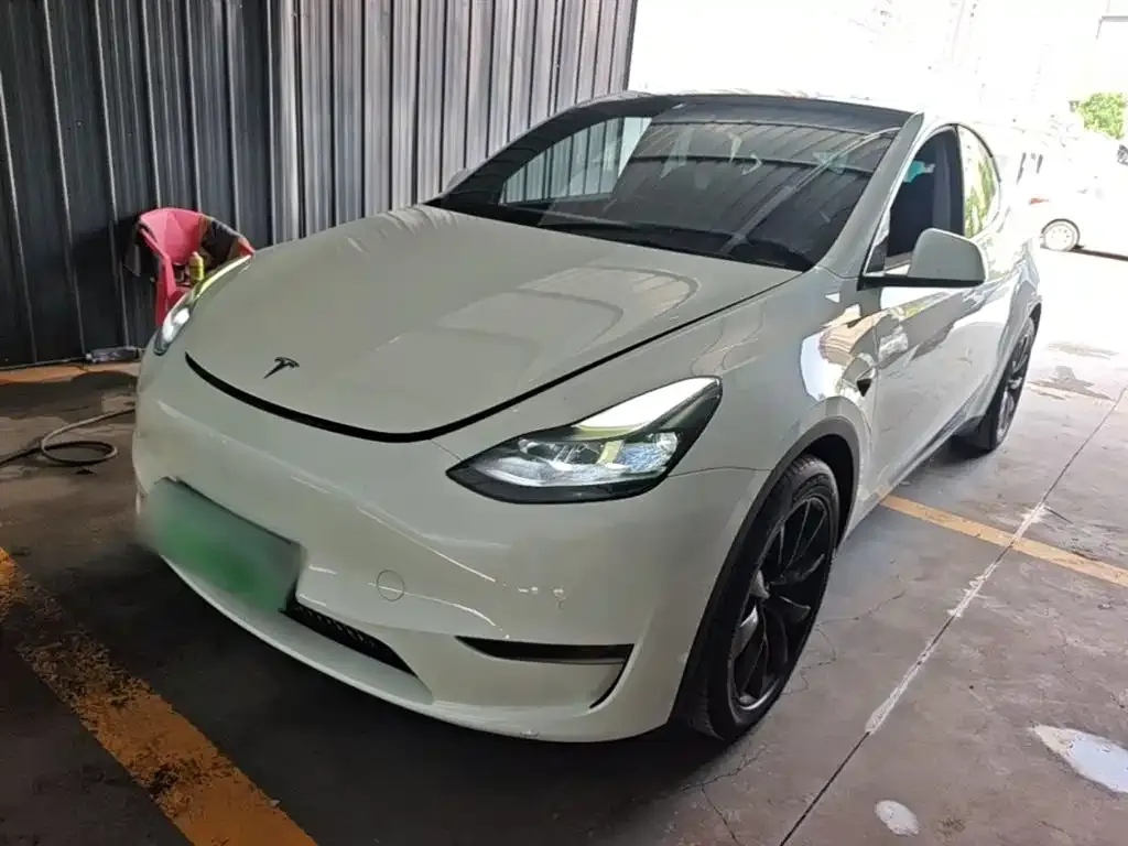 Tesla Model Y — фото 6