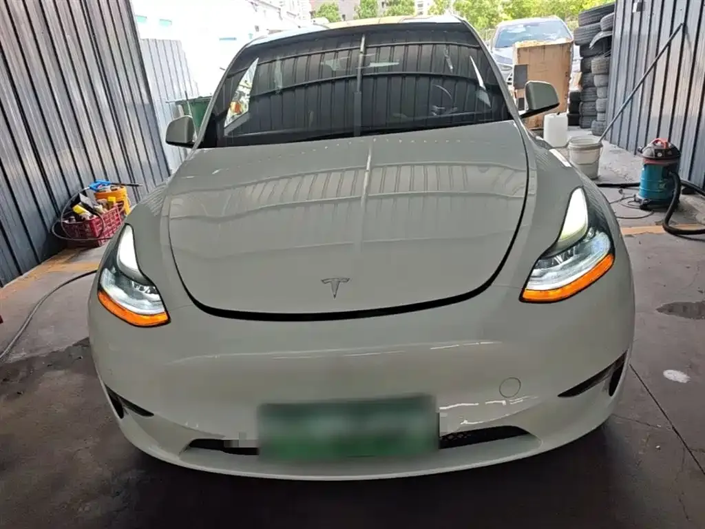 Tesla Model Y — фото 10