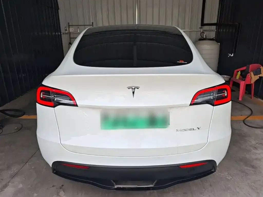 Tesla Model Y — фото 9