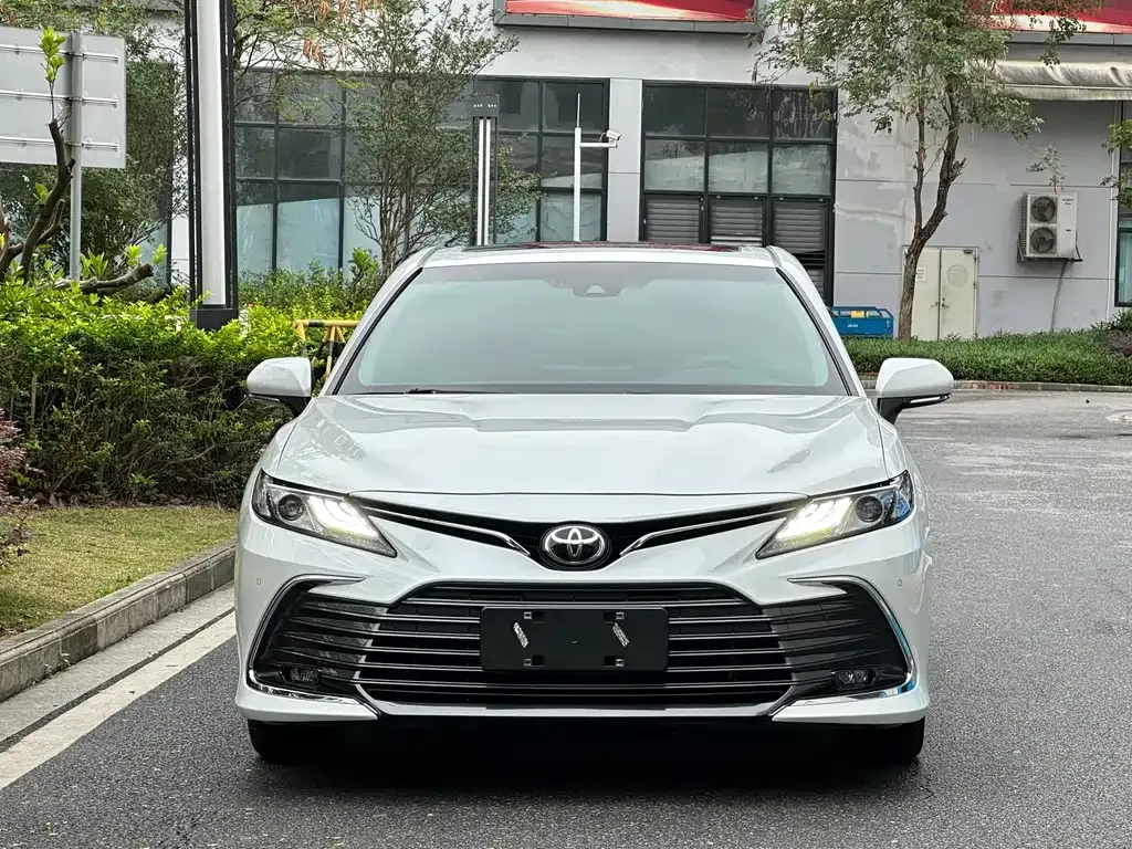 Toyota Camry — фото 9
