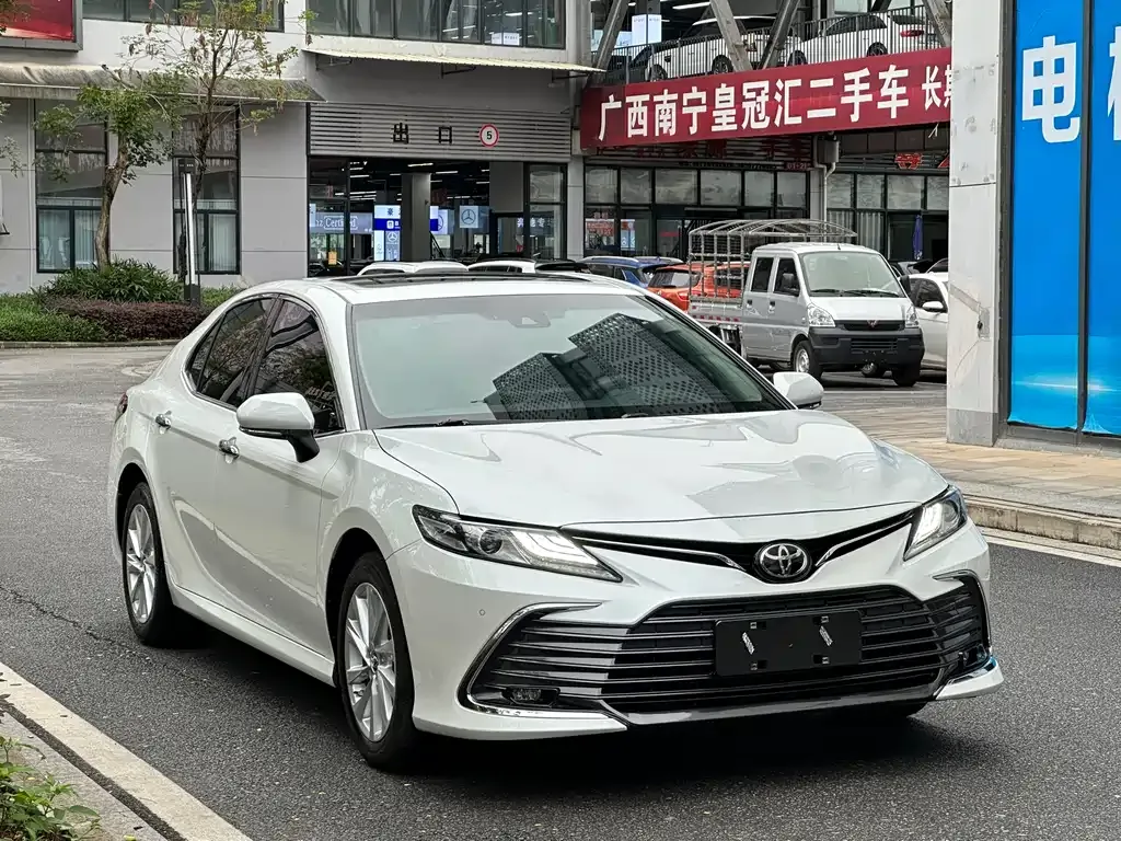 Toyota Camry — фото 7
