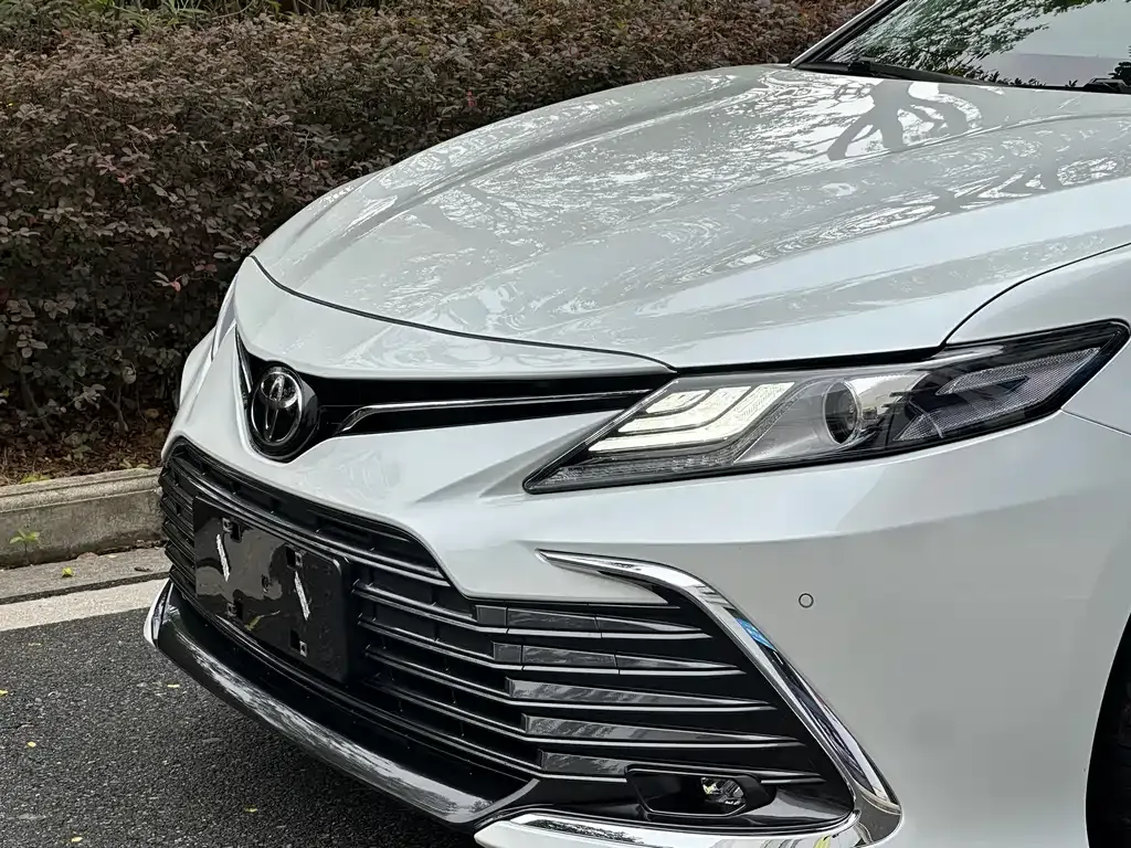 Toyota Camry — фото 8