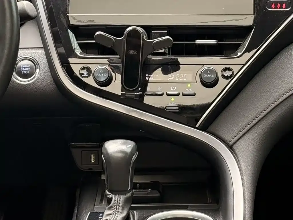 Toyota Camry 2023 из CN, фото 2